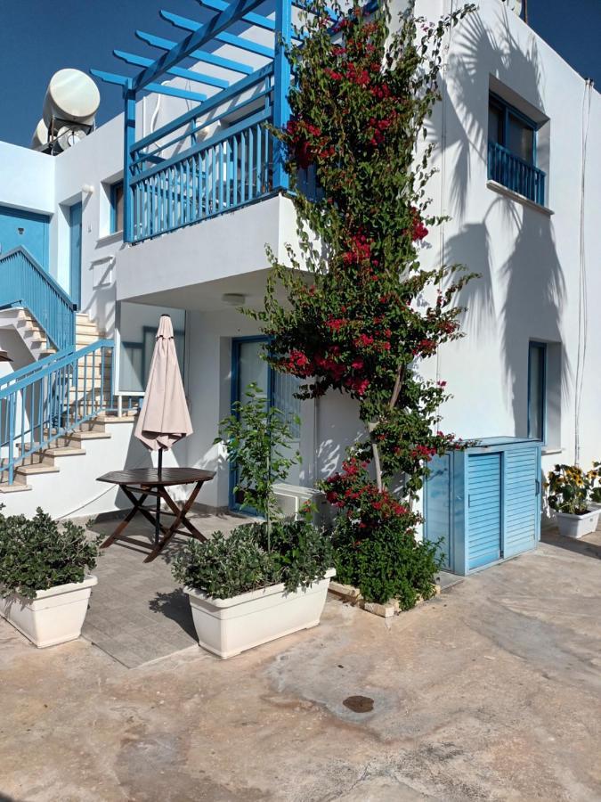 Ocean Blue Apartments Paphos Buitenkant foto