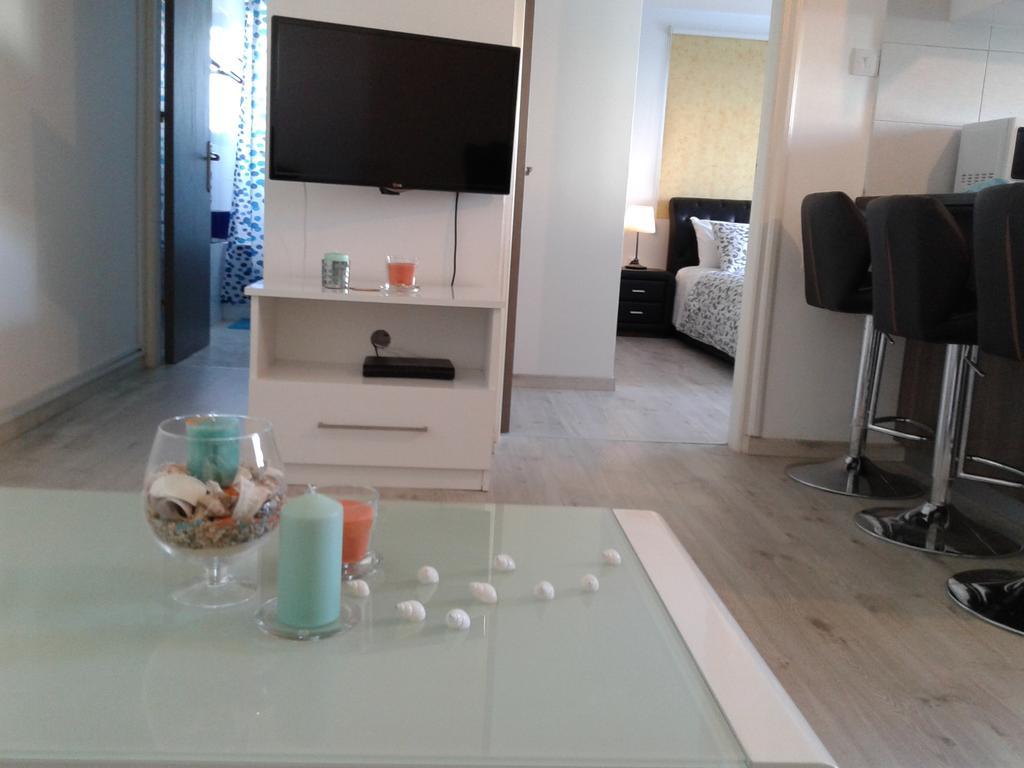 Ocean Blue Apartments Paphos Buitenkant foto
