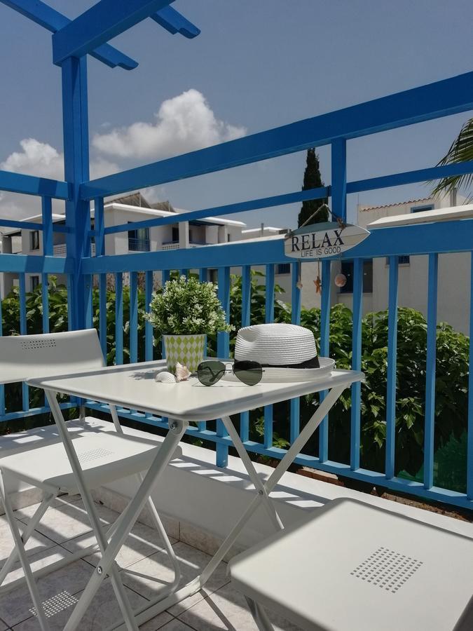 Ocean Blue Apartments Paphos Buitenkant foto
