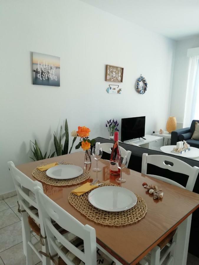 Ocean Blue Apartments Paphos Buitenkant foto